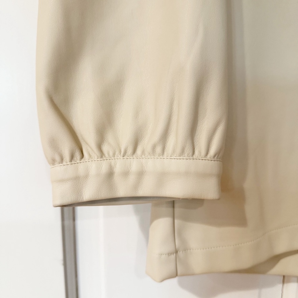 Evereve Ryann Faux Leather Top in Ivory size small - Picture 4 of 10